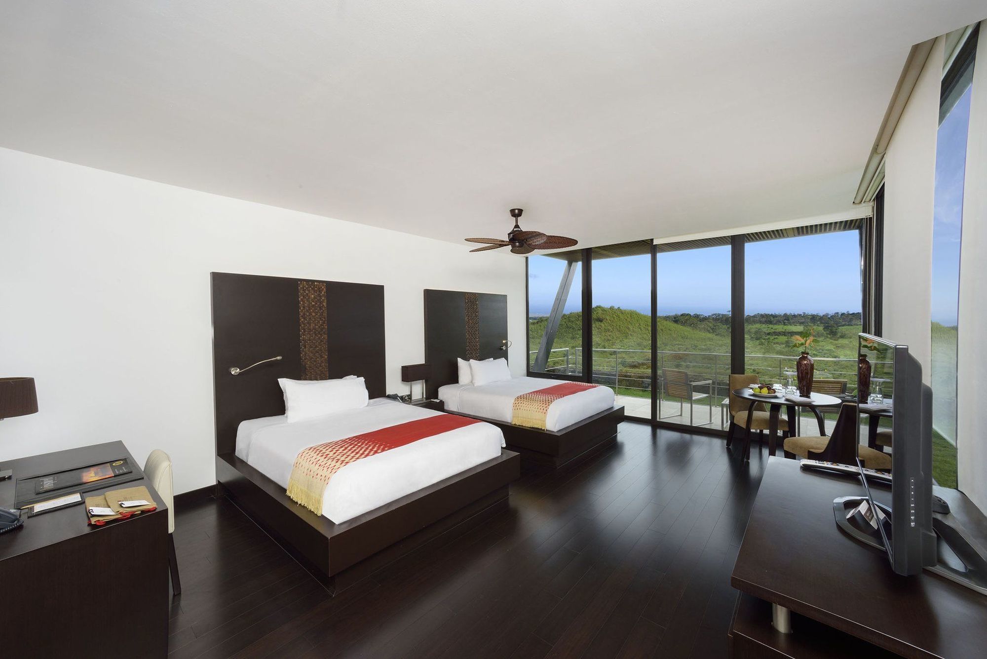 Pikaia Lodge Santa Cruz Island Bagian luar foto